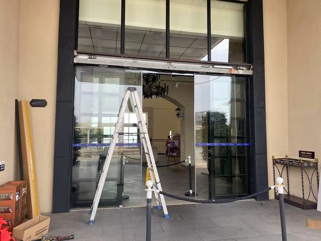 自动门关不了故障维修案例——门扇无法闭合快速排查解决